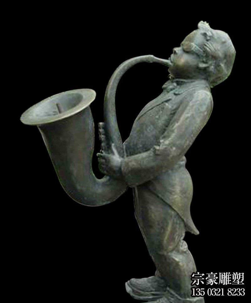 吹大號(hào)的小男孩銅雕