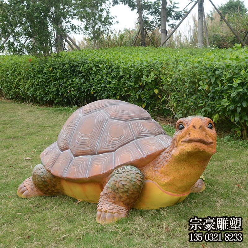 景區(qū)草坪玻璃鋼仿真動物爬行的烏龜雕塑